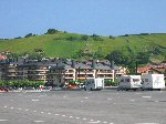 De motorhomes in de haven van Zumaia