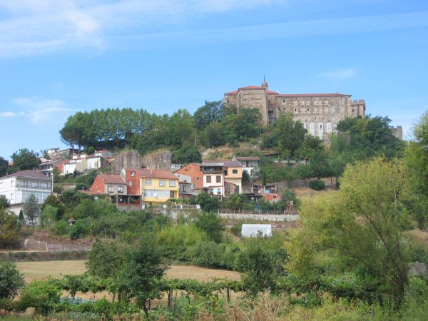 De Parador van Monforte de Lemos op de heuveltop