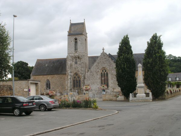 De kerk van Jugon les lacs