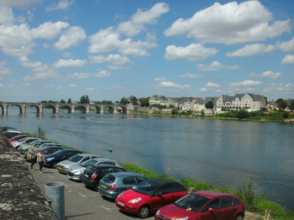 De brug over de Loire in Saumur