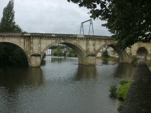 De spoorwegbrug over de Creuse