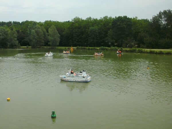 Minibootjes op het water