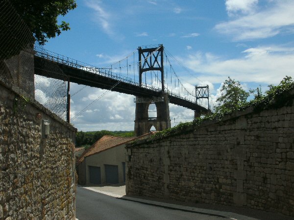 Le pont suspendu