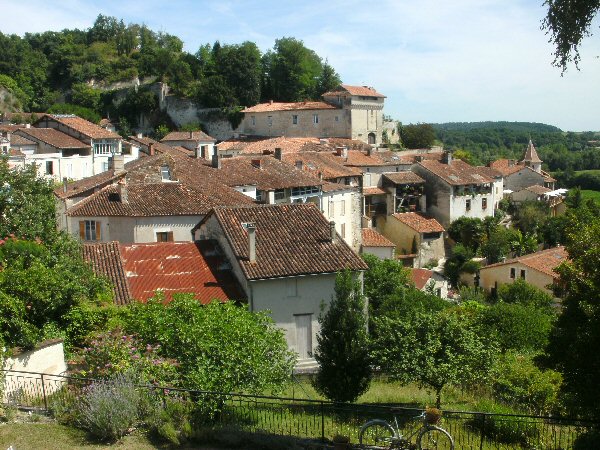 Zicht op Aubeterre-sur-Dronne