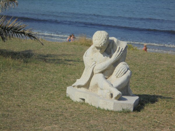 Kuntwerk op het strand