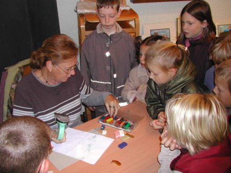 Demonstratie van Encaustic Art aan schoolkinderen van Kasterlee